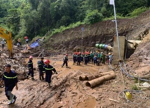 Tiếp tục tìm kiếm người mất tích, khắc phục hậu quả mưa lũ