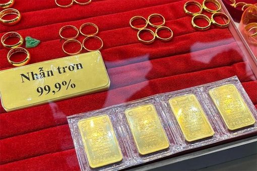 Giá vàng hôm nay (6-7): Lao dốc không phanh, ồ ạt bán tháo