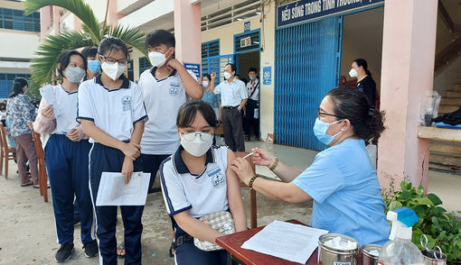 Vaccine phòng COVID-19 vẫn là “Vũ khí chiến lược”