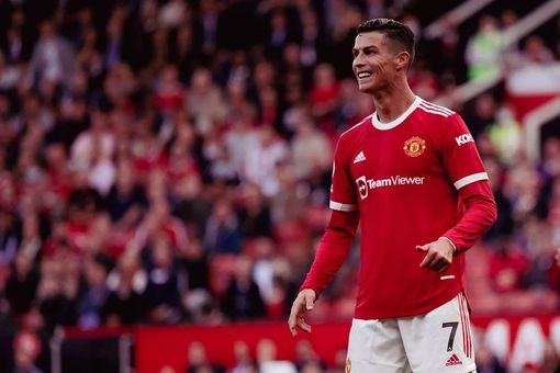 Ronaldo nổi loạn rời MU: Các ông lớn ngoảnh mặt với CR7