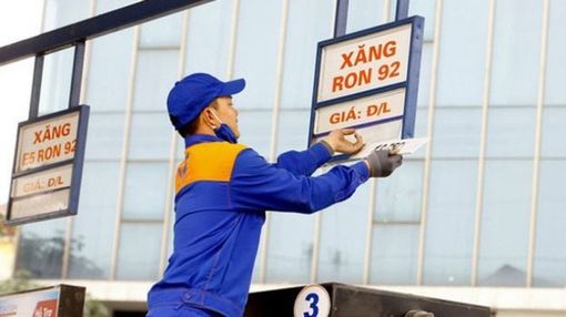 Giá xăng giảm trên 3.000 đồng mỗi lít