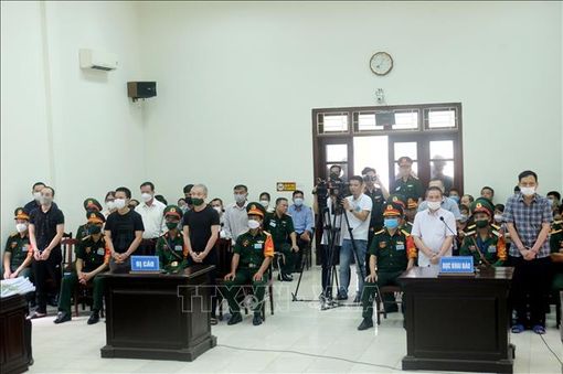 Vụ buôn lậu gần 200 triệu lít xăng: Bị cáo chối tội, Viện Kiểm sát tiến hành đối chất