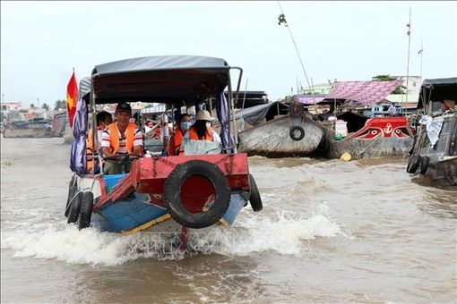 Gần 84 nghìn lượt khách tham quan chợ nổi Cái Răng