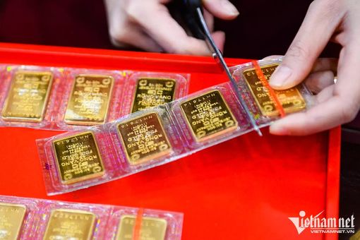 Giá vàng hôm nay 14/7: Lịch sử 20 năm có 1 lần, vàng lao dốc xuống đáy