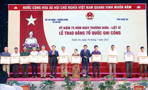 Chủ tịch Quốc hội dự Lễ trao bằng Tổ quốc ghi công năm 2022 tại Nghệ An