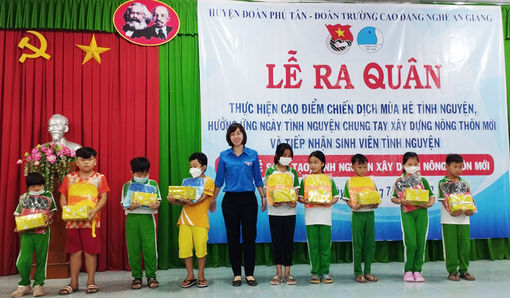Huyện đoàn Phú Tân ra quân “Mùa hè tình nguyện” năm 2022