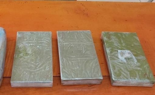 Bắt quả tang đối tượng vận chuyển trái phép 3 bánh heroin