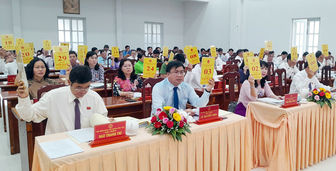 Kỳ họp thứ 4, HĐND huyện Phú Tân thông qua 8 nghị quyết quan trọng