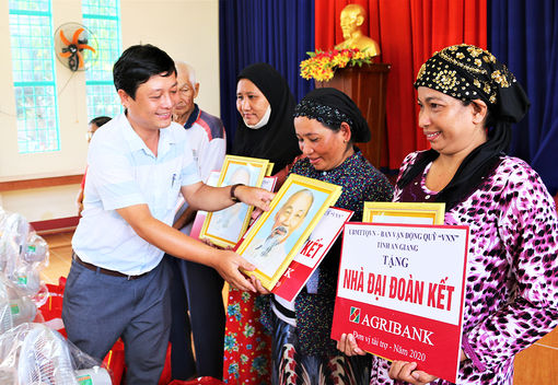 An Giang phát triển kinh tế - xã hội vùng đồng bào dân tộc