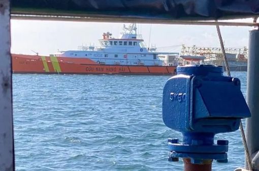 Trực thăng Hải quân tham gia tìm kiếm 8 ngư dân Bình Thuận mất tích