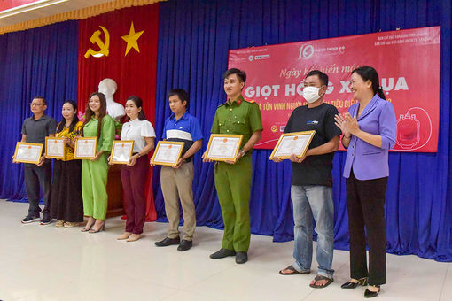 An Giang tổ chức Chương trình Hành trình đỏ và tôn vinh người hiến máu tiêu biểu năm 2022