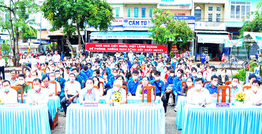 Châu Phú phát động chiến dịch diệt lăng quăng phòng, chống sốt xuất huyết