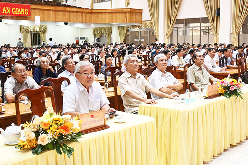 Nghiên cứu, học tập, quán triệt Nghị quyết Trung ương 5 khóa XIII