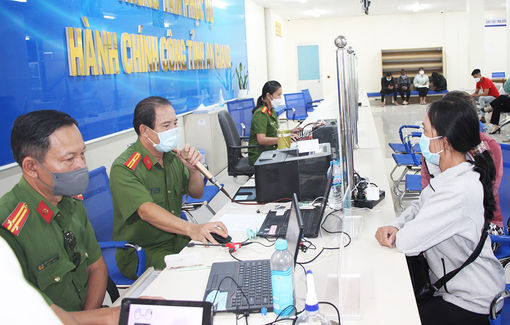 Tiếp công dân làm căn cước công dân tại Trung tâm Phục vụ hành chính công An Giang