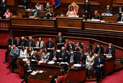 Tổng thống Italy giải tán Quốc hội, mở đường cho bầu cử sớm