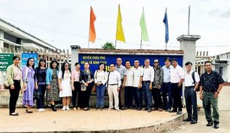 Câu lạc bộ Thơ Châu Phú tổ chức thực tế sáng tác  tại Bình Thủy