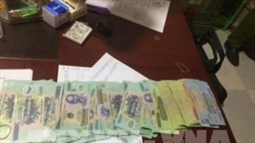 Bắt 5 đối tượng để điều tra hành vi cho vay lãi nặng dưới hình thức 'bốc bát họ'