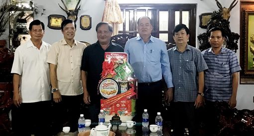 Chủ tịch UBND tỉnh An Giang Nguyễn Thanh Bình thăm, tặng quà gia đình chính sách nhân kỷ niệm 75 năm Ngày Thương binh - Liệt sĩ 27/7