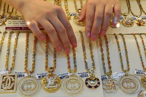 Tín hiệu mạnh tay của Fed, giá vàng vừa hồi sức lập tức đối diện áp lực mới