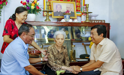 Cà Mau: Luôn ghi nhớ những công hiến của người có công, gia đình chính sách