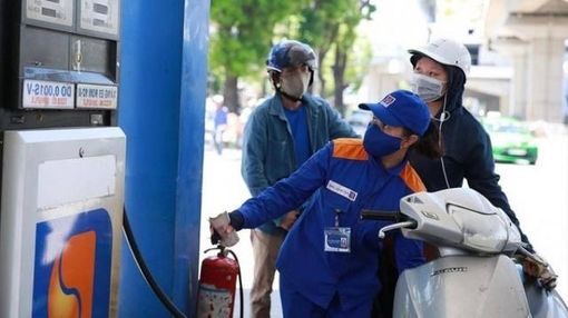 Phó Thủ tướng: Nghiên cứu, đề xuất giảm các loại thuế, phí xăng dầu, tiêu dùng