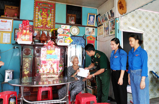 Bộ đội Biên phòng An Giang tri ân gia đình chính sách, người có công