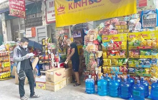 Giá xăng liên tiếp giảm sâu, giá hàng hóa vẫn diễn biến lạ lùng