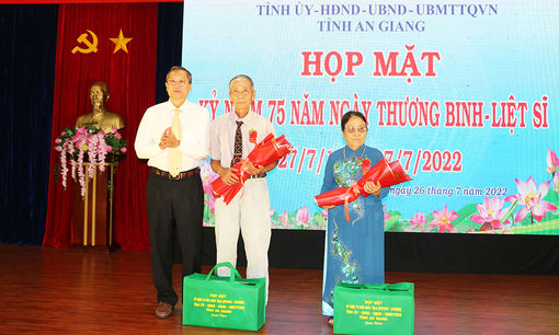 Tỉnh ủy, HĐND, UBND, UBMTTQVN tỉnh An Giang họp mặt kỷ niệm 75 năm Ngày Thương binh – Liệt sĩ