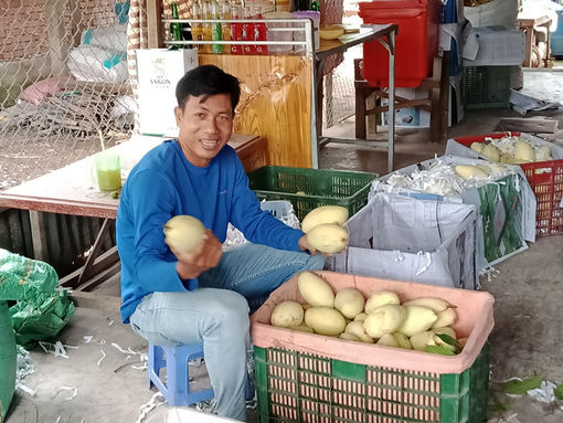 Nông dân An Phú thi đua lao động sản xuất