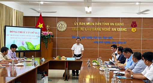 Thứ trưởng Bộ Lao động- Thương binh và Xã hội Lê Tấn Dũng thăm Trường Cao đẳng Nghề An Giang