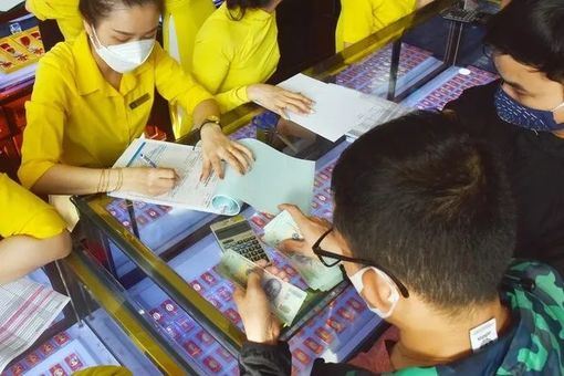 Giá vàng hôm nay 28-7: Ồ ạt vọt lên dù FED tăng thêm lãi suất