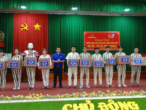 Tổ chức Chương trình “Thắp sáng ước mơ hoàn lương” cho phạm nhân Trại giam Định Thành