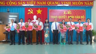 Nhiều cán bộ huyện Tri Tôn nhận nhiệm vụ mới