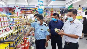 Sở Công Thương An Giang kiểm tra việc triển khai thực hiện các giải pháp bình ổn thị trường tại chợ, siêu thị trên địa bàn TP. Châu Đốc