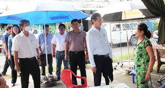 Phó Chủ tịch UBND tỉnh An Giang Lê Văn Phước kiểm tra công tác phòng, chống dịch bệnh