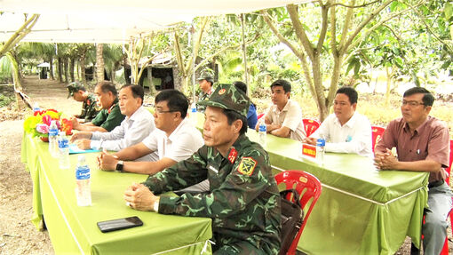 Ban Chỉ đạo diễn tập khu vực phòng thủ TP. Châu Đốc tham quan vận hành trạm tập trung, tiếp nhận và kiểm tra quân nhân dự bị