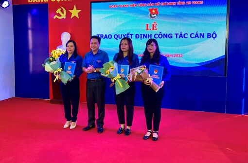 Khen thưởng 18 tập thể và 25 cá nhân có thành tích xuất sắc trong “Tháng thanh niên năm 2022”