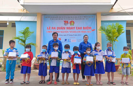 Ra quân Ngày cao điểm Chiến sĩ tình nguyện “Vì đàn em thân yêu” cấp tỉnh năm 2022