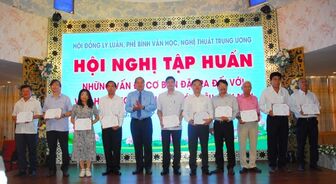 Bế mạc Hội nghị tập huấn phê bình văn học- nghệ thuật năm 2022 tại An Giang