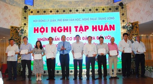 Bế mạc Hội nghị tập huấn phê bình văn học- nghệ thuật năm 2022 tại An Giang