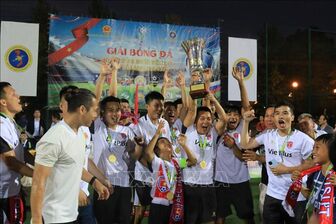 Sôi động giải bóng đá cộng đồng của người Việt Nam tại LB Nga