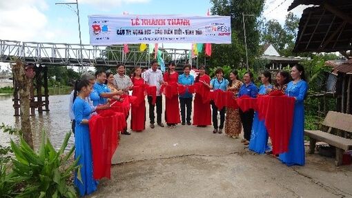Đưa vào sử dụng cầu Hy Vọng ở vùng biên giới Vĩnh Gia