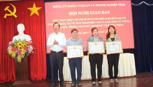 Tiếp tục phát huy vai trò, trách nhiệm tiên phong, gương mẫu của cán bộ, đảng viên trong thực hiện Chỉ thị 05-CT/TW của Bộ Chính trị