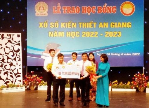 Trao Học bổng Xổ số kiến thiết tỉnh An Giang lần thứ 20 cho 110 học sinh tiêu biểu trong toàn tỉnh