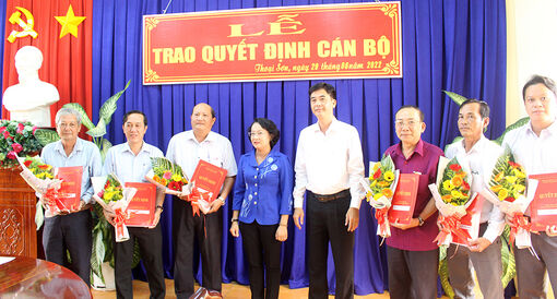 Thoại Sơn nâng chất công tác xây dựng Đảng