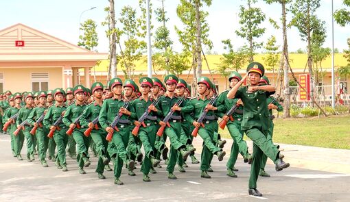 77 năm “Chiến đấu anh hùng, xây dựng sáng tạo”