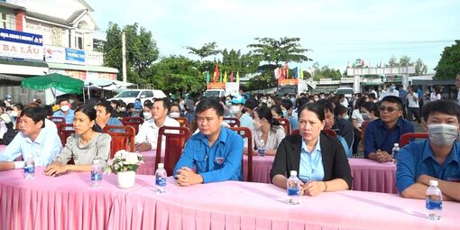 Châu Phú phát động chiến dịch người dân tự diệt muỗi, diệt lăng quăng phòng, chống dịch bệnh sốt xuất huyết