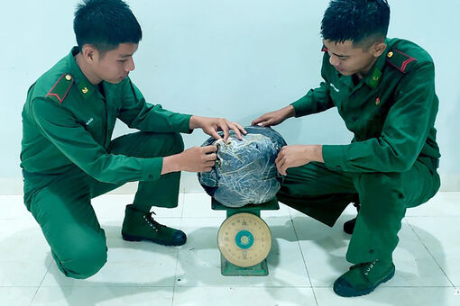 Bắt vụ vận chuyển trái phép 4,5kg cần sa qua biên giới An Giang