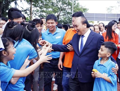 Chủ tịch nước dự 'Ngày hội tới trường' cùng các em nhỏ chịu mất mát do COVID-19