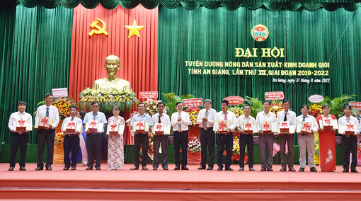 “Nông dân là chủ thể, là trung tâm trong phát triển kinh tế nông thôn”